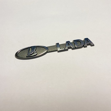 Логотип с надписью Lada.